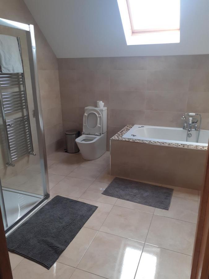 Single Or Twin Room In Lovely Country Residence Nobber Ngoại thất bức ảnh